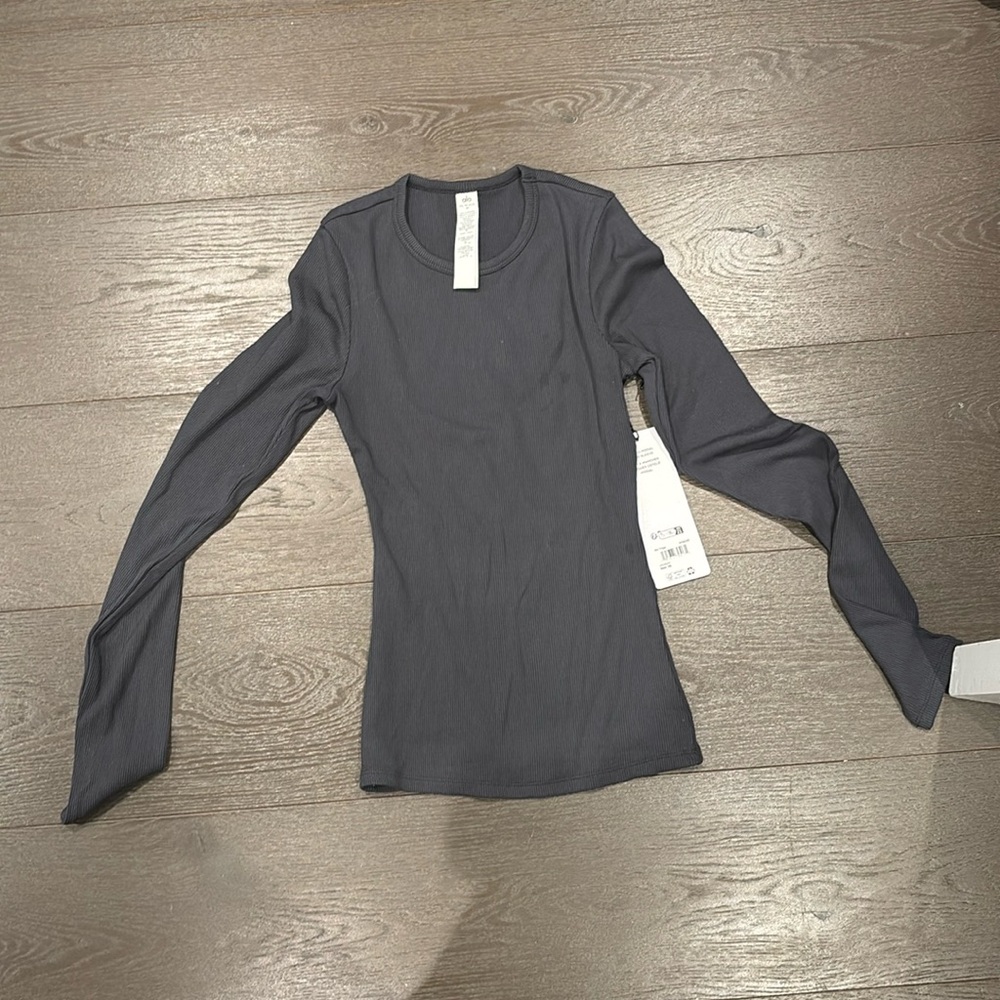 Alo shirt size xs NWT